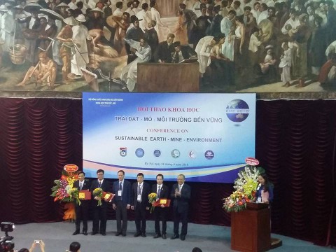 Trường Đại học Công nghiệp Quảng Ninh tham dự Hội thảo khoa học Trái đất - Mỏ - Môi trường bền vững